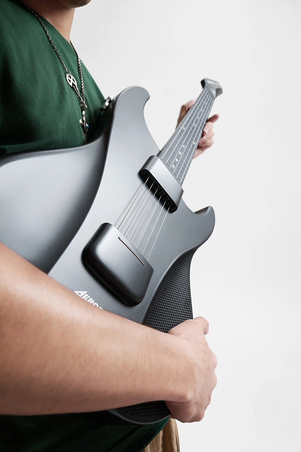 AeroBand Detachable Electric Guitar with Pain-Free Silicone Strings - 9 Sound Styles, Acoustic Bass Mic Port Included 35 kf S1abc5b2731f548539b5d415533f15907j