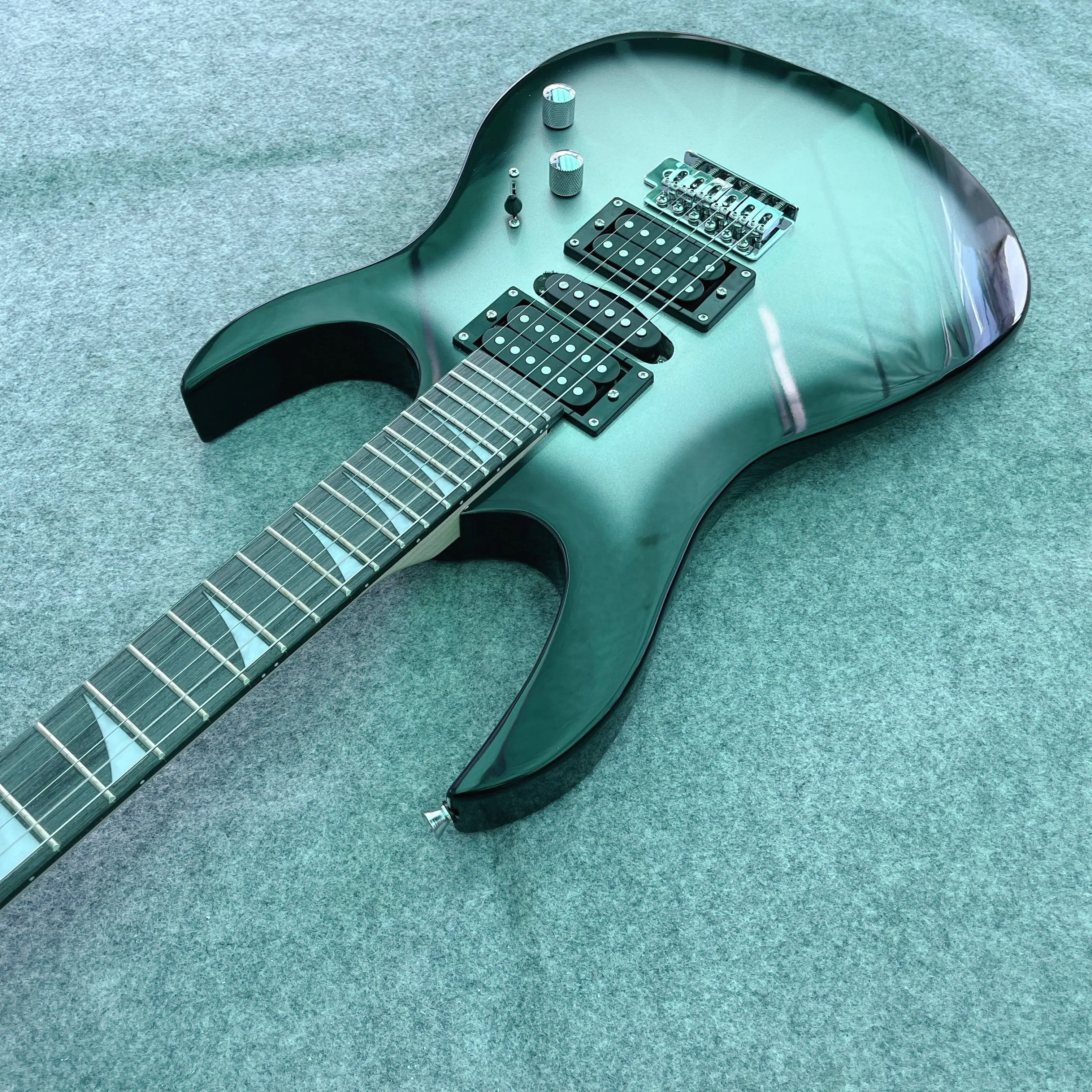 Classic Style 170 Electric Guitar with Black Circle Silver Finish for Professional Performance and Practice 5 kf Sd11c078c8cdd40968b9d5fcdd4517fa2U